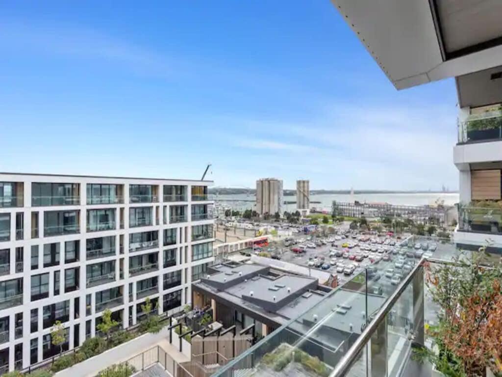 Sleek Modern Studio With Balcony Auckland Buitenkant foto