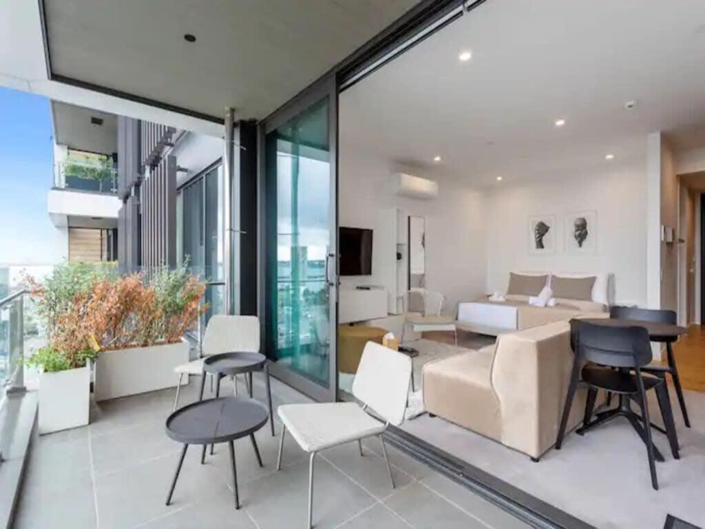 Sleek Modern Studio With Balcony Auckland Buitenkant foto