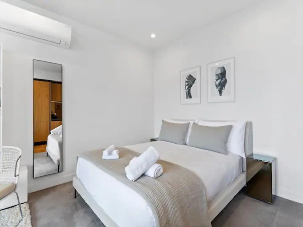 Sleek Modern Studio With Balcony Auckland Buitenkant foto